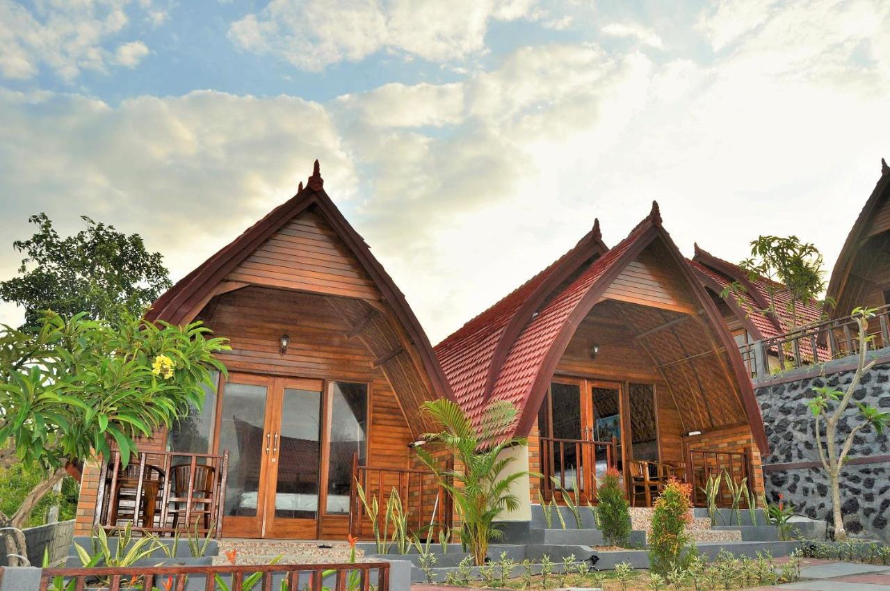 Surya Chandra Beach Bungalow Batununggul Экстерьер фото