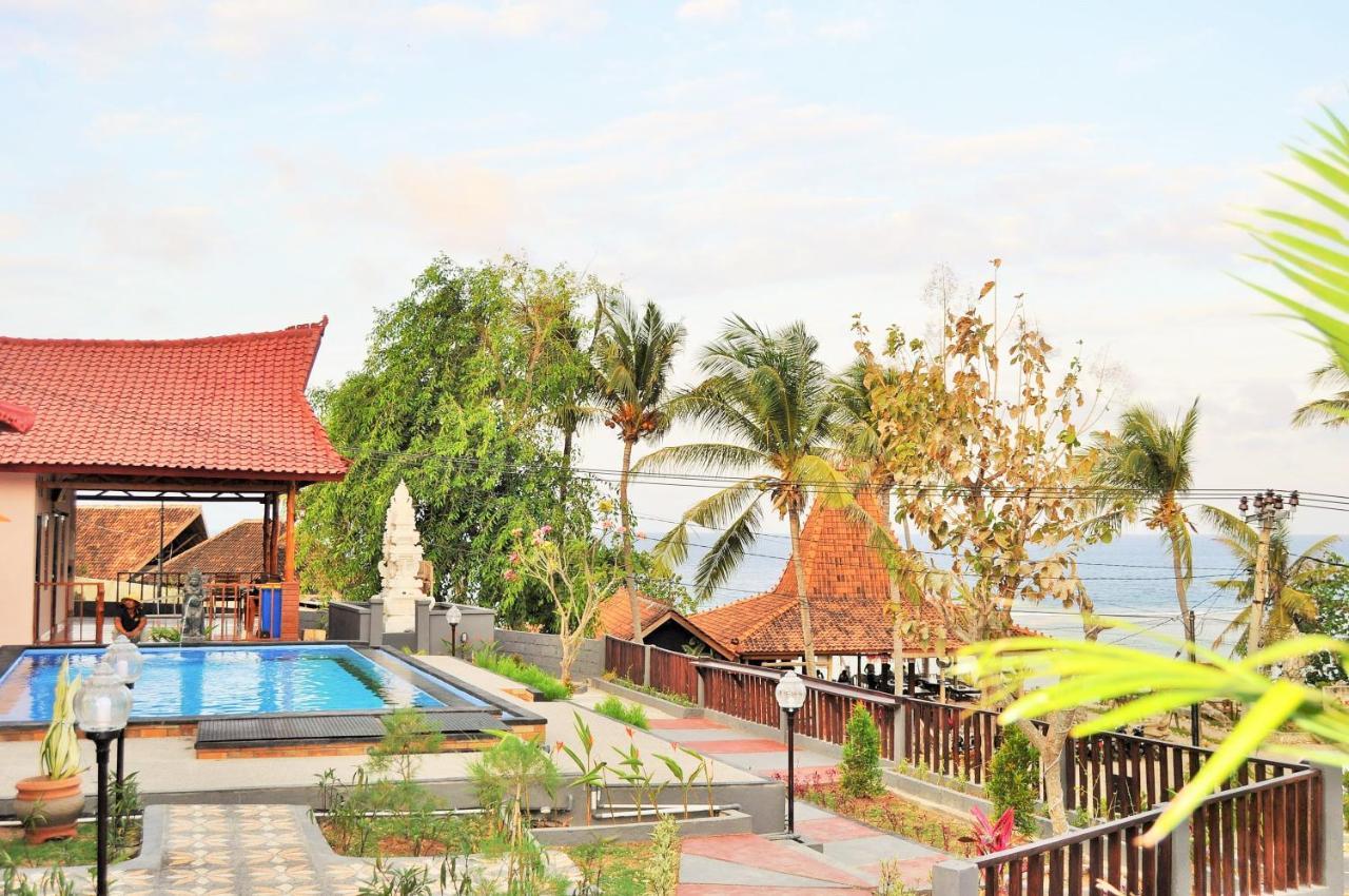 Surya Chandra Beach Bungalow Batununggul Экстерьер фото