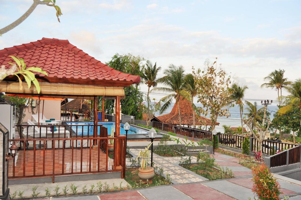 Surya Chandra Beach Bungalow Batununggul Экстерьер фото