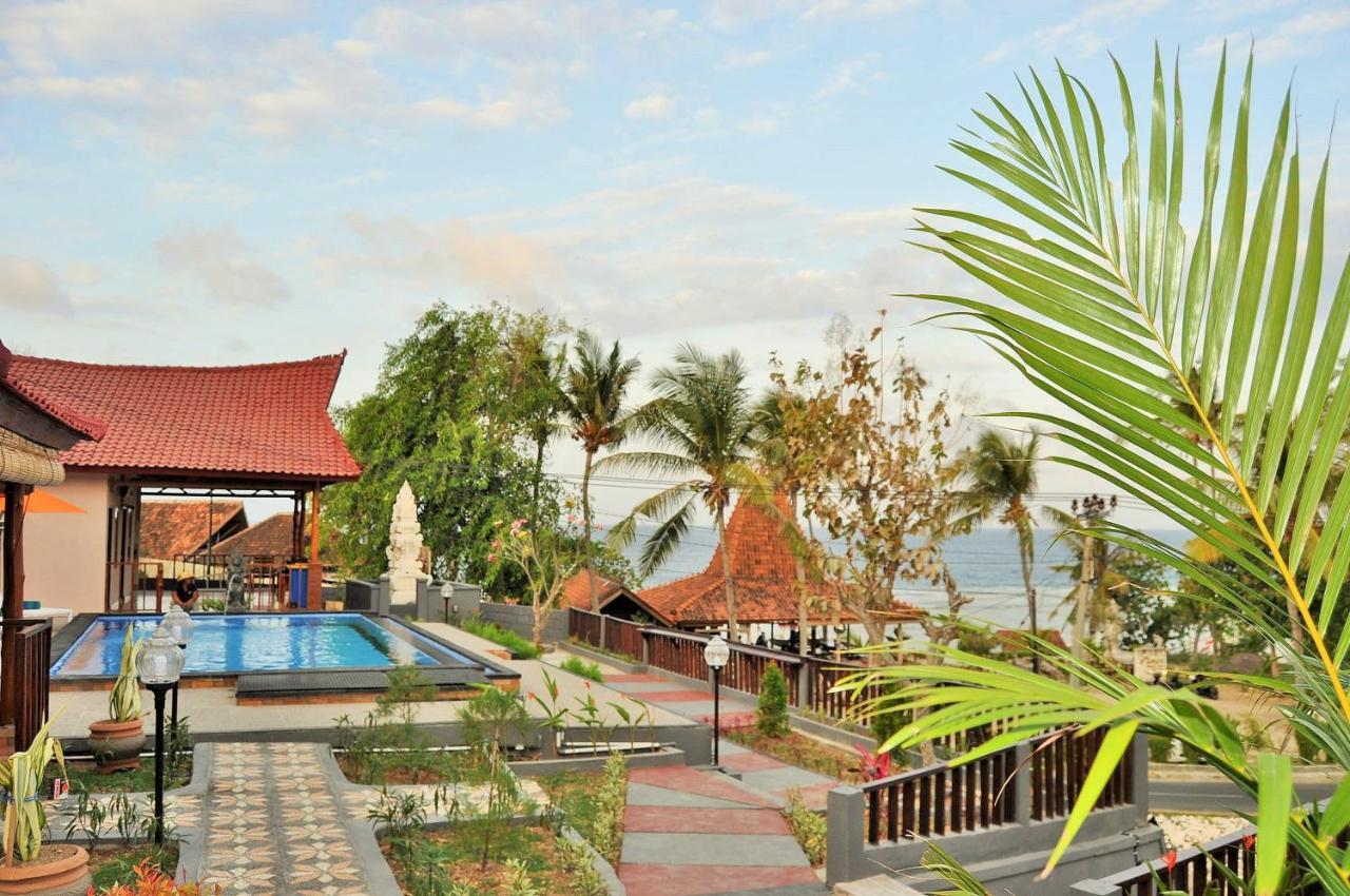 Surya Chandra Beach Bungalow Batununggul Экстерьер фото