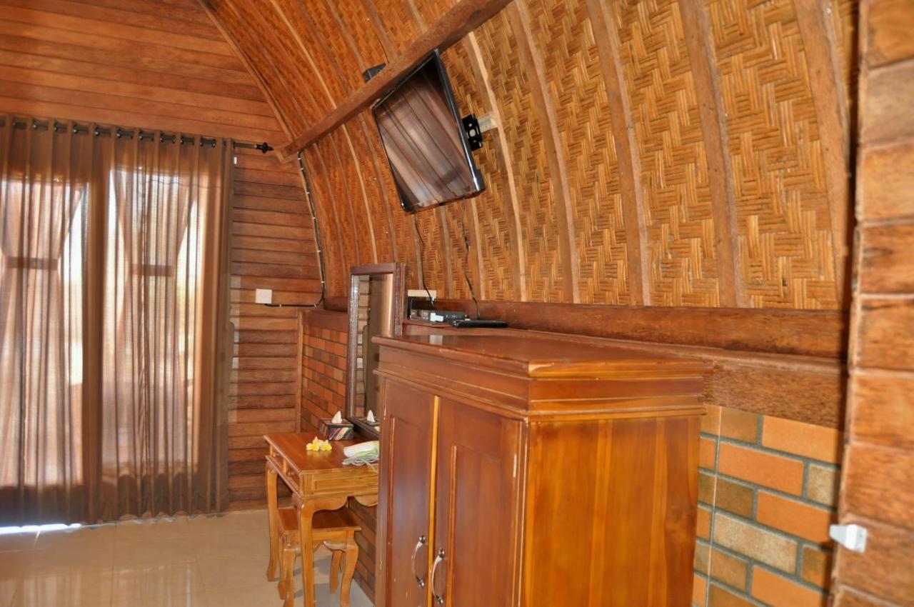 Surya Chandra Beach Bungalow Batununggul Экстерьер фото