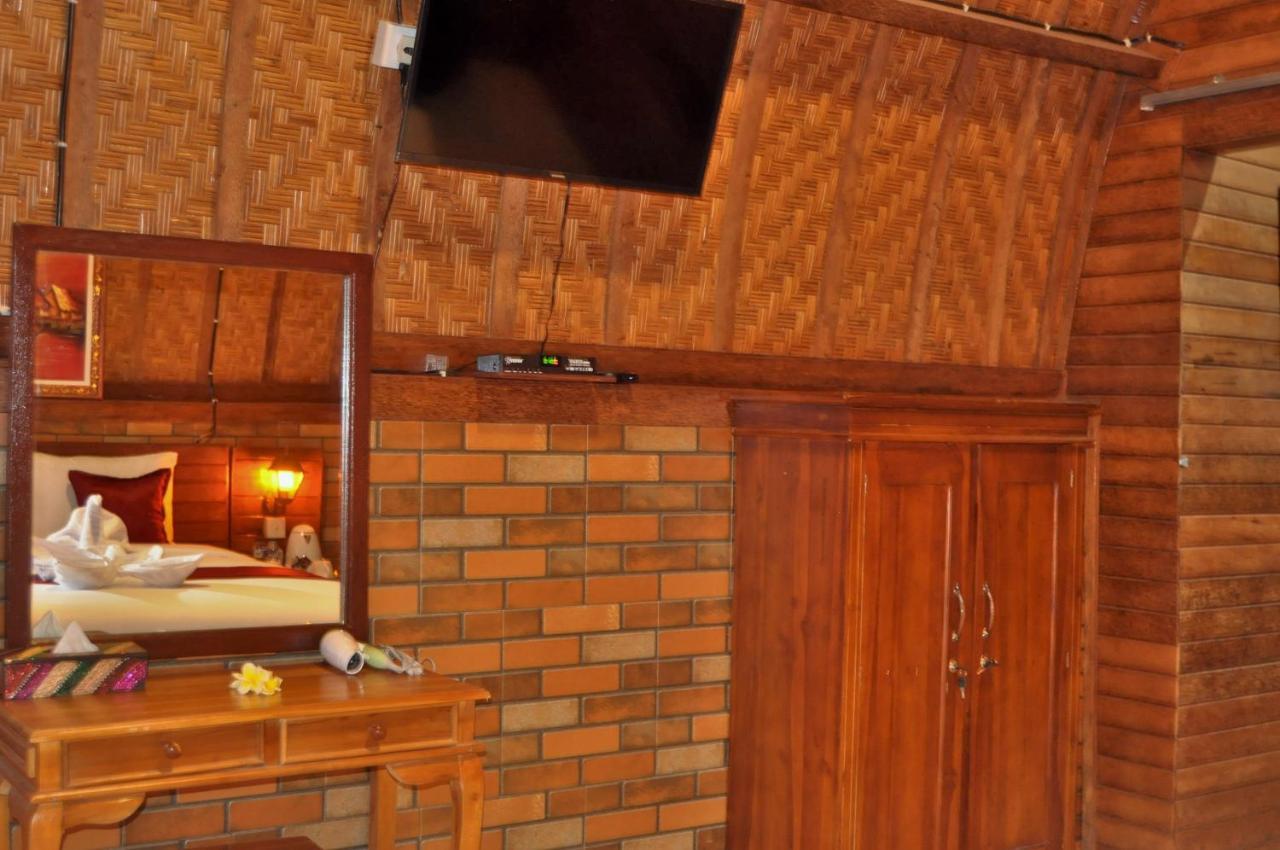 Surya Chandra Beach Bungalow Batununggul Экстерьер фото
