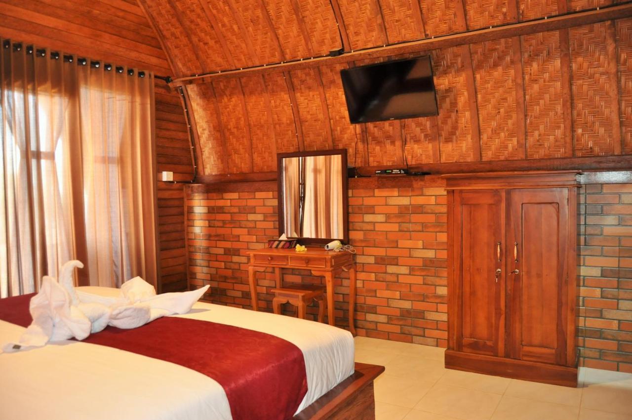 Surya Chandra Beach Bungalow Batununggul Экстерьер фото