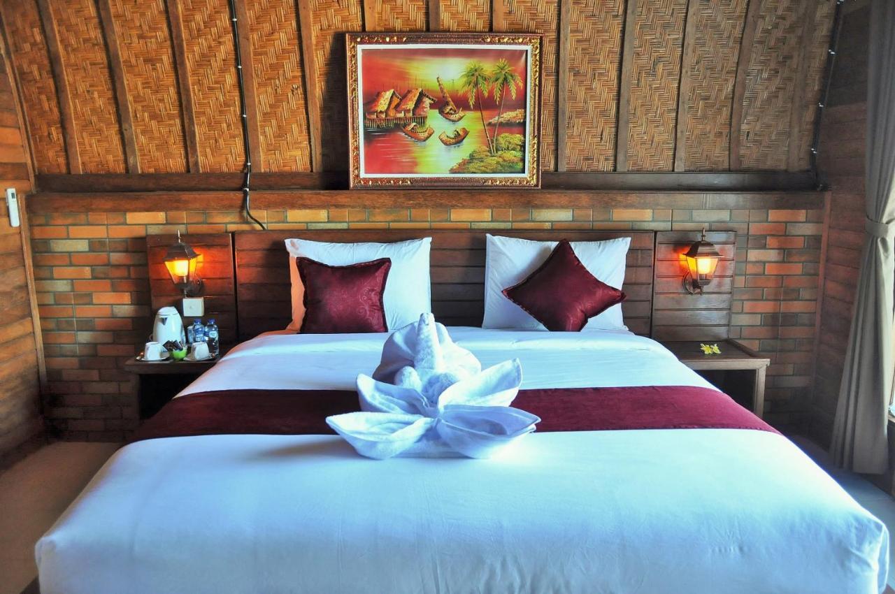 Surya Chandra Beach Bungalow Batununggul Экстерьер фото