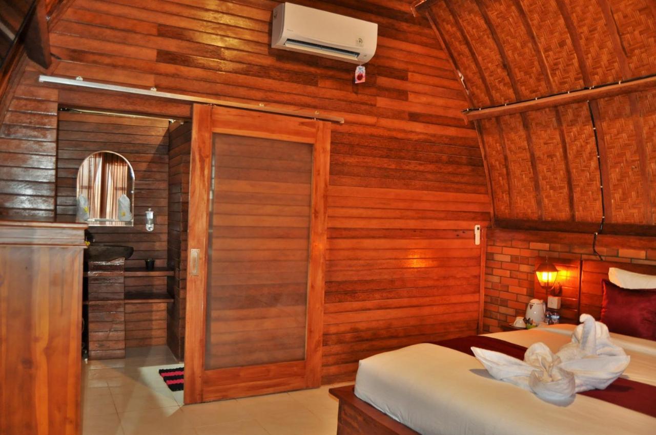 Surya Chandra Beach Bungalow Batununggul Экстерьер фото