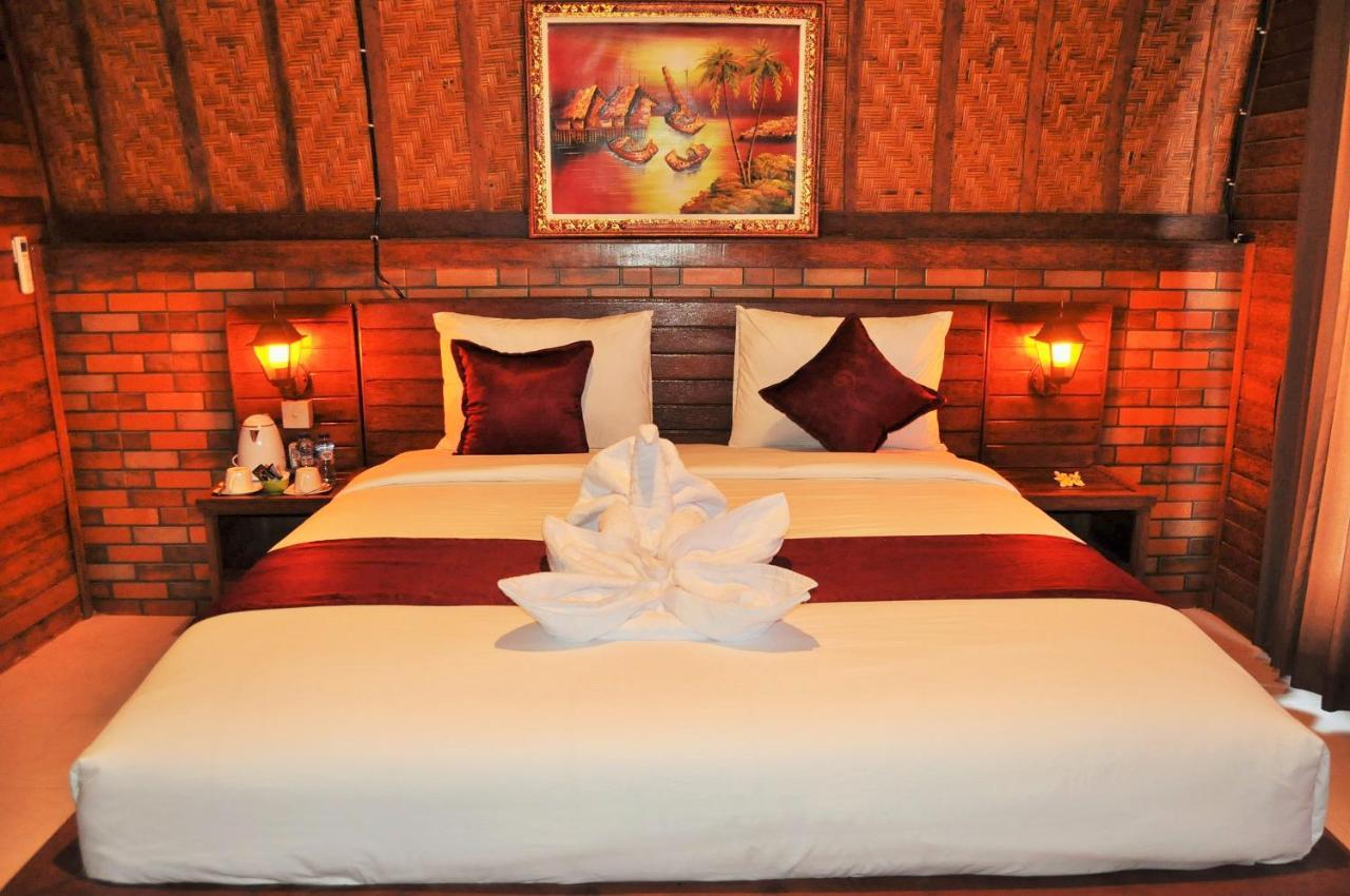 Surya Chandra Beach Bungalow Batununggul Экстерьер фото